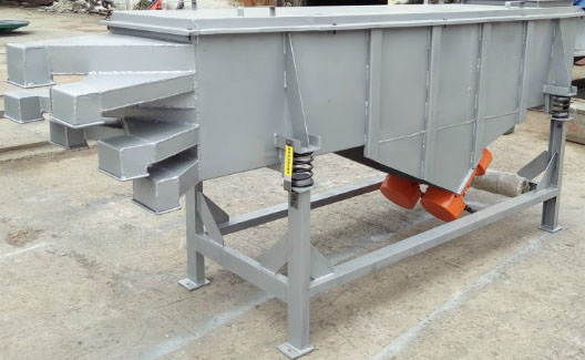 Multilayer square vibrating sieve