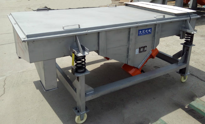 Mobile vibrating sieve