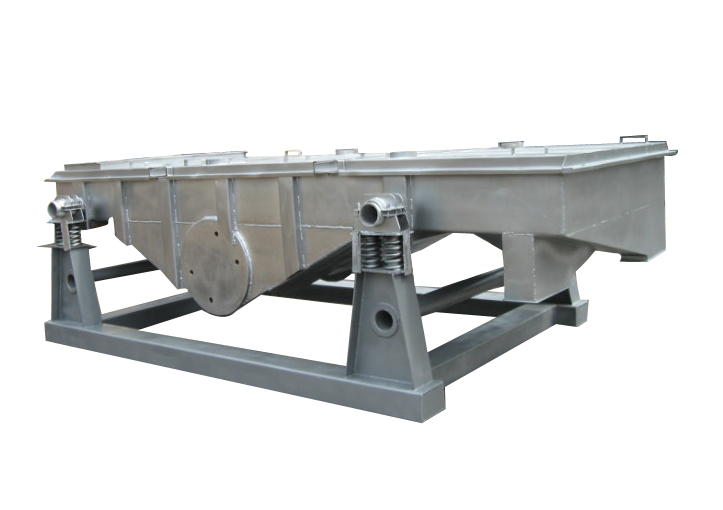 Large linear vibrating sieve